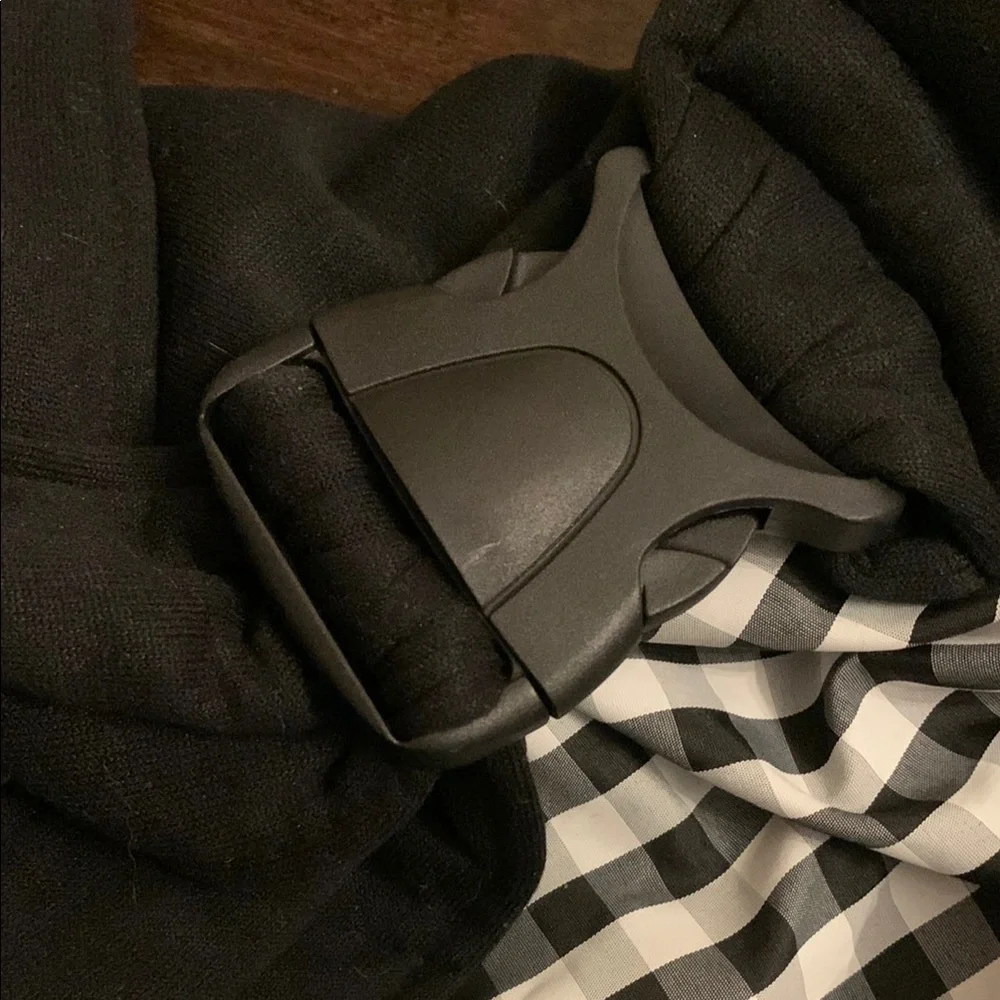 Tomkas Black Dog Sling with Checkered Lining